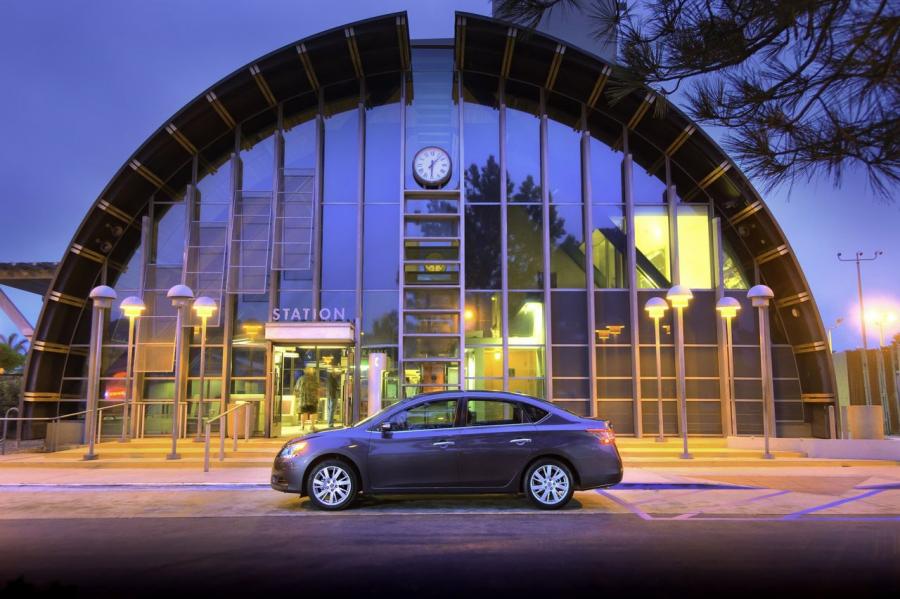  Nissan Sentra 2013 года  (фото 4 из 74)